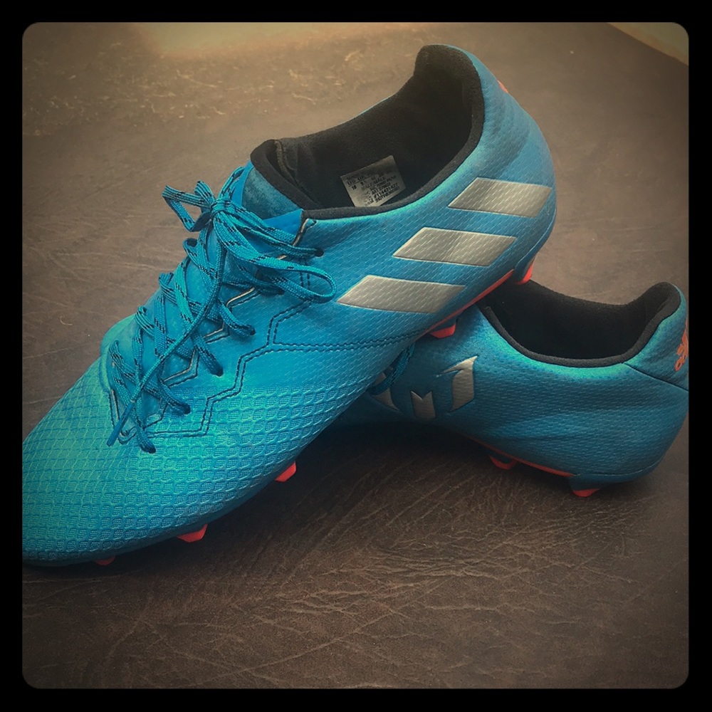 Soccer cleats